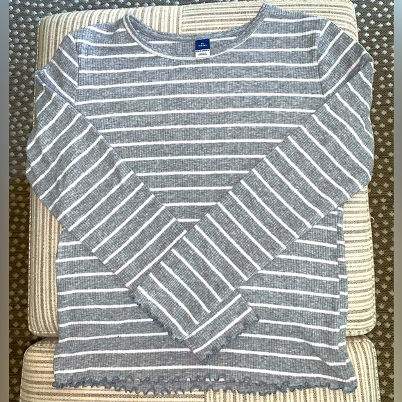 Old Navy Other - Girls knit shirt with lettuce edged sleeves and hem
